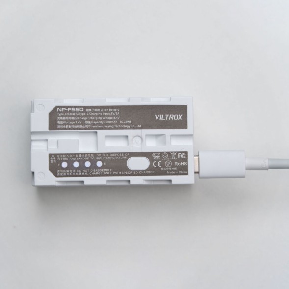 Аккумулятор для LED света Viltrox NP-F550 с USB портом (2200mAh)