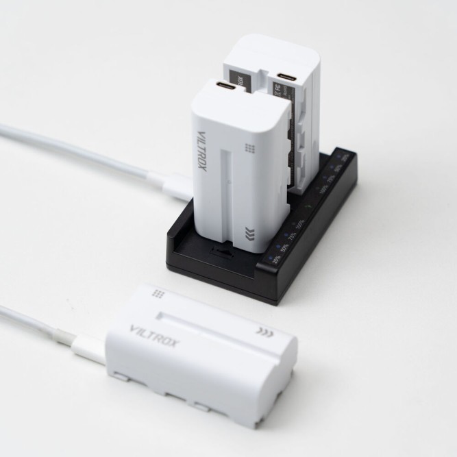 Акумулятор для LED світла Viltrox NP-F550 з USB портом (2200mAh)