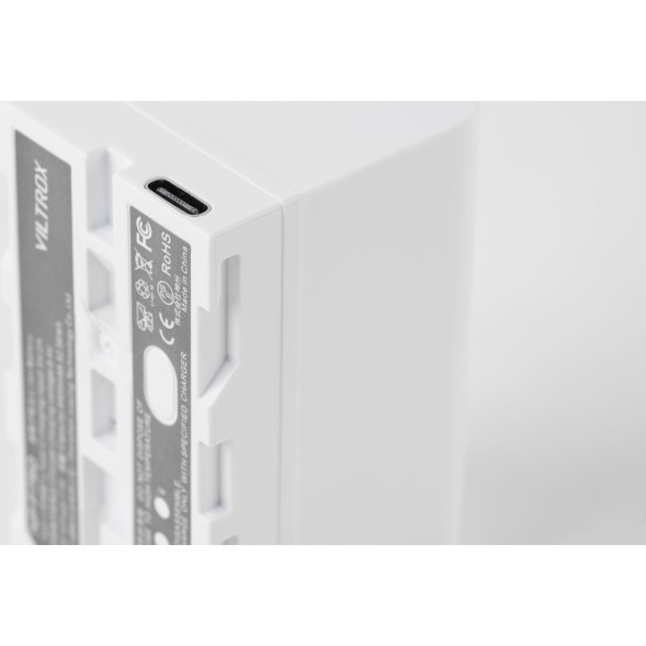 Аккумулятор для LED света Viltrox NP-F750 с USB портом (4400mAh)