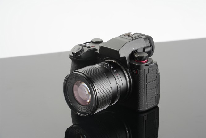 Обʼєктив TTArtisan 75mm f/2 для L-Mount