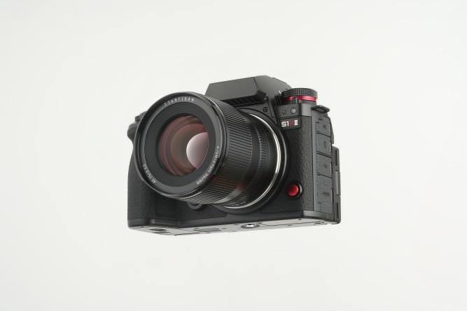 Обʼєктив TTArtisan 75mm f/2 для L-Mount