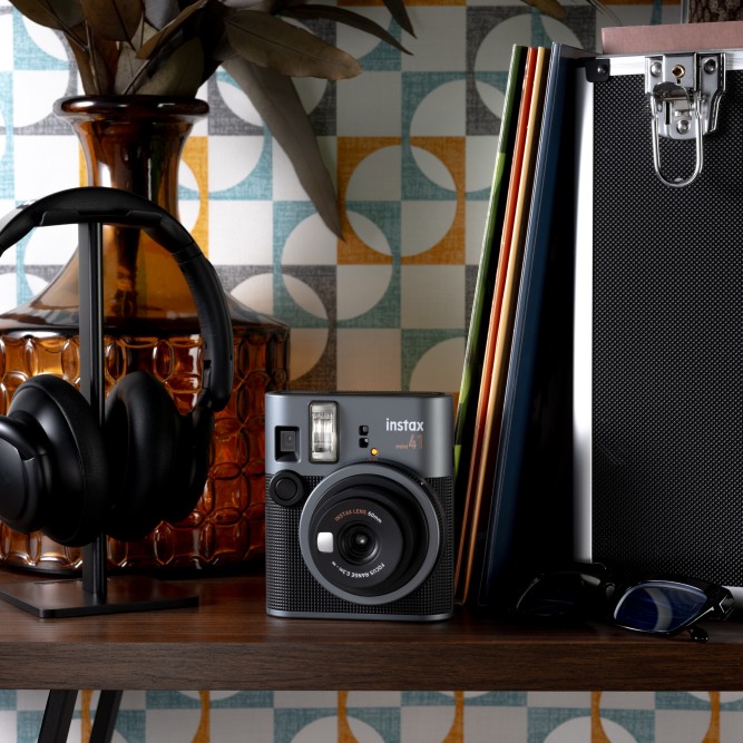 Фотокамера моментального друку Instax Mini 41