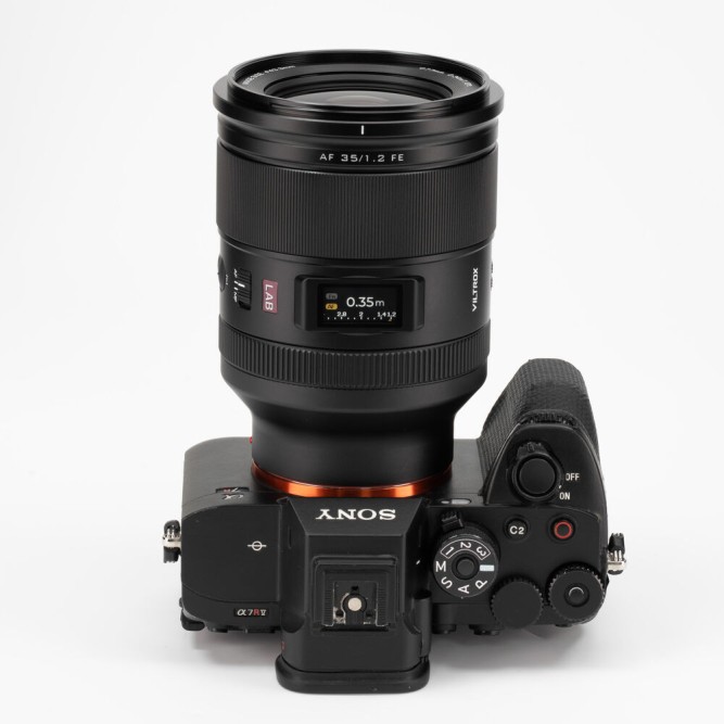 Обʼєктив Viltrox AF 35mm f/1.2 LAB FE для Sony